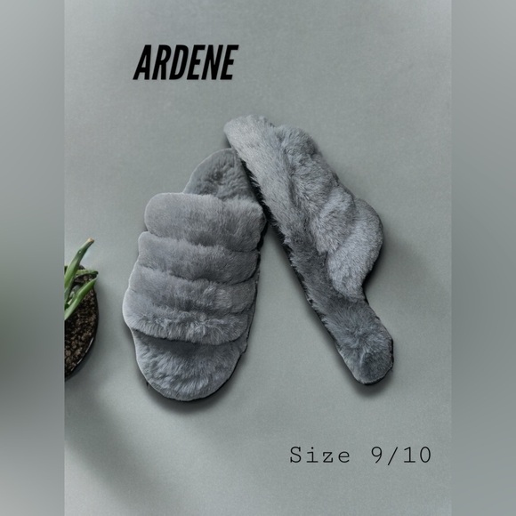 Ardene - 9/10 Grey Faux Fur Slipper Slides - Picture 1 of 1